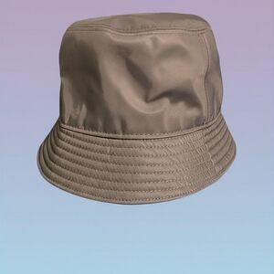 Aritzia Bucket Hat Silver Grey Nylon – Minimal Neutral Style M/L